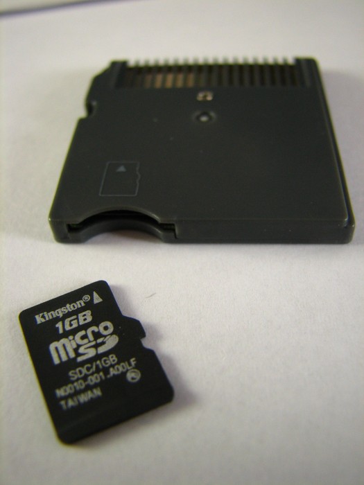 R4 DS: Back Side and MicroSD card